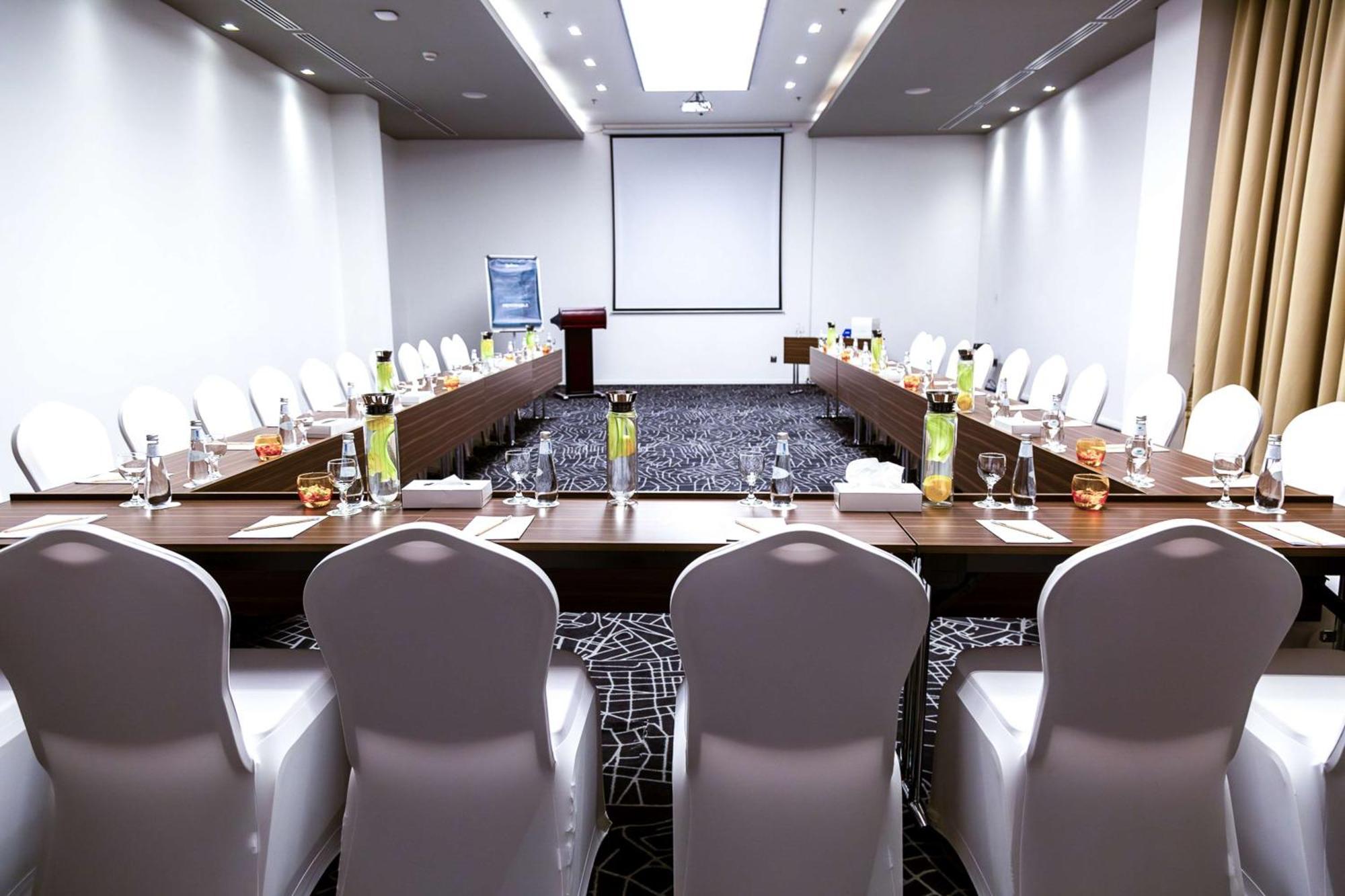 Radisson Hotel & Apartments Dammam Industrial City Bagian luar foto