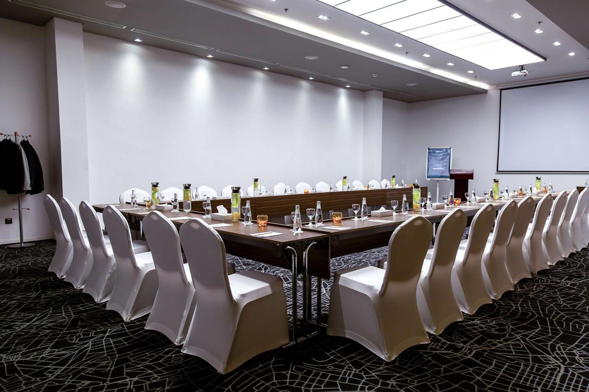 Radisson Hotel & Apartments Dammam Industrial City Bagian luar foto